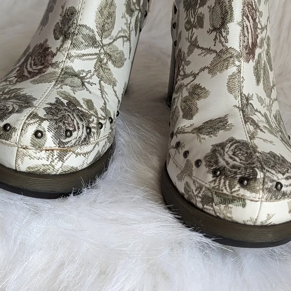 Dr. Martens Una Mules - Picture 14 of 16